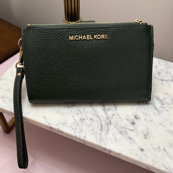 Michael Kors Handbags - Michael Kors Double Zip Jet Set Travel Wallet Phone Wristlet